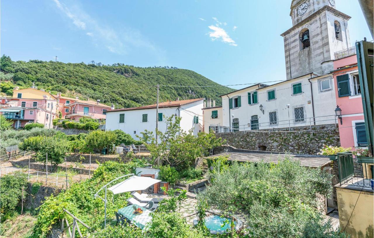 Awesome Home In Moneglia With Kitchen Exterior foto