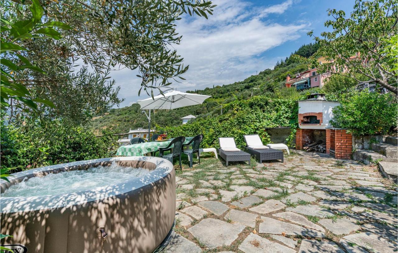 Awesome Home In Moneglia With Kitchen Exterior foto