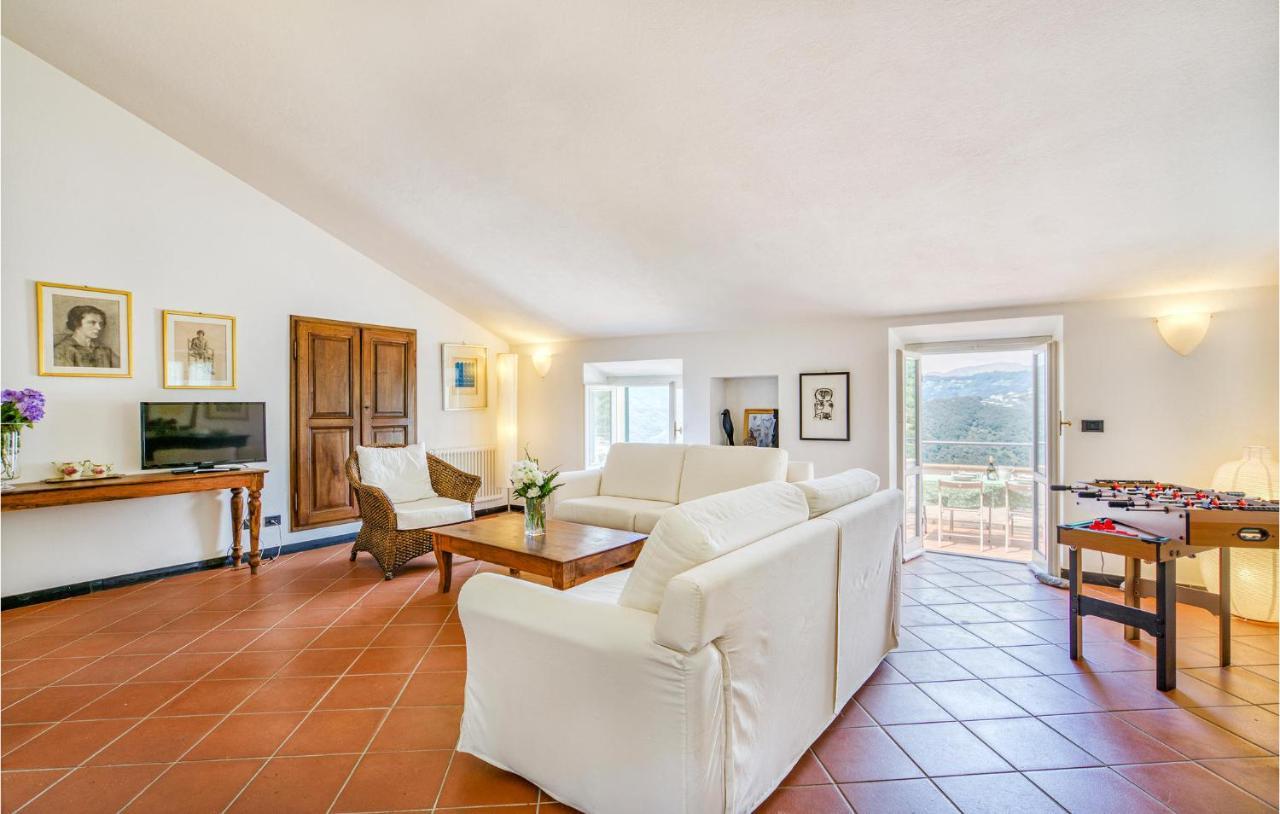 Awesome Home In Moneglia With Kitchen Exterior foto