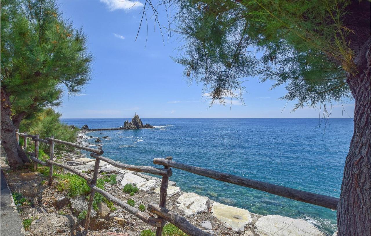 Awesome Home In Moneglia With Kitchen Exterior foto