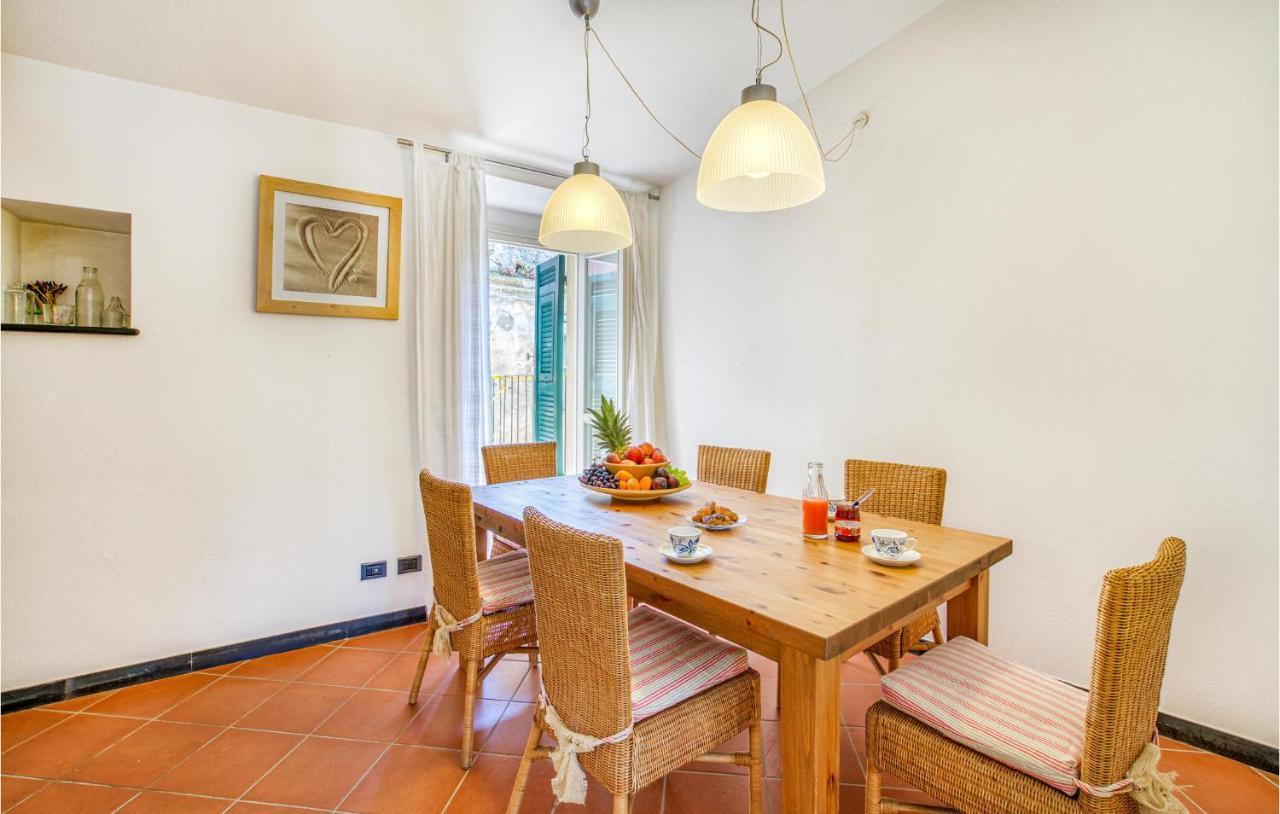 Awesome Home In Moneglia With Kitchen Exterior foto