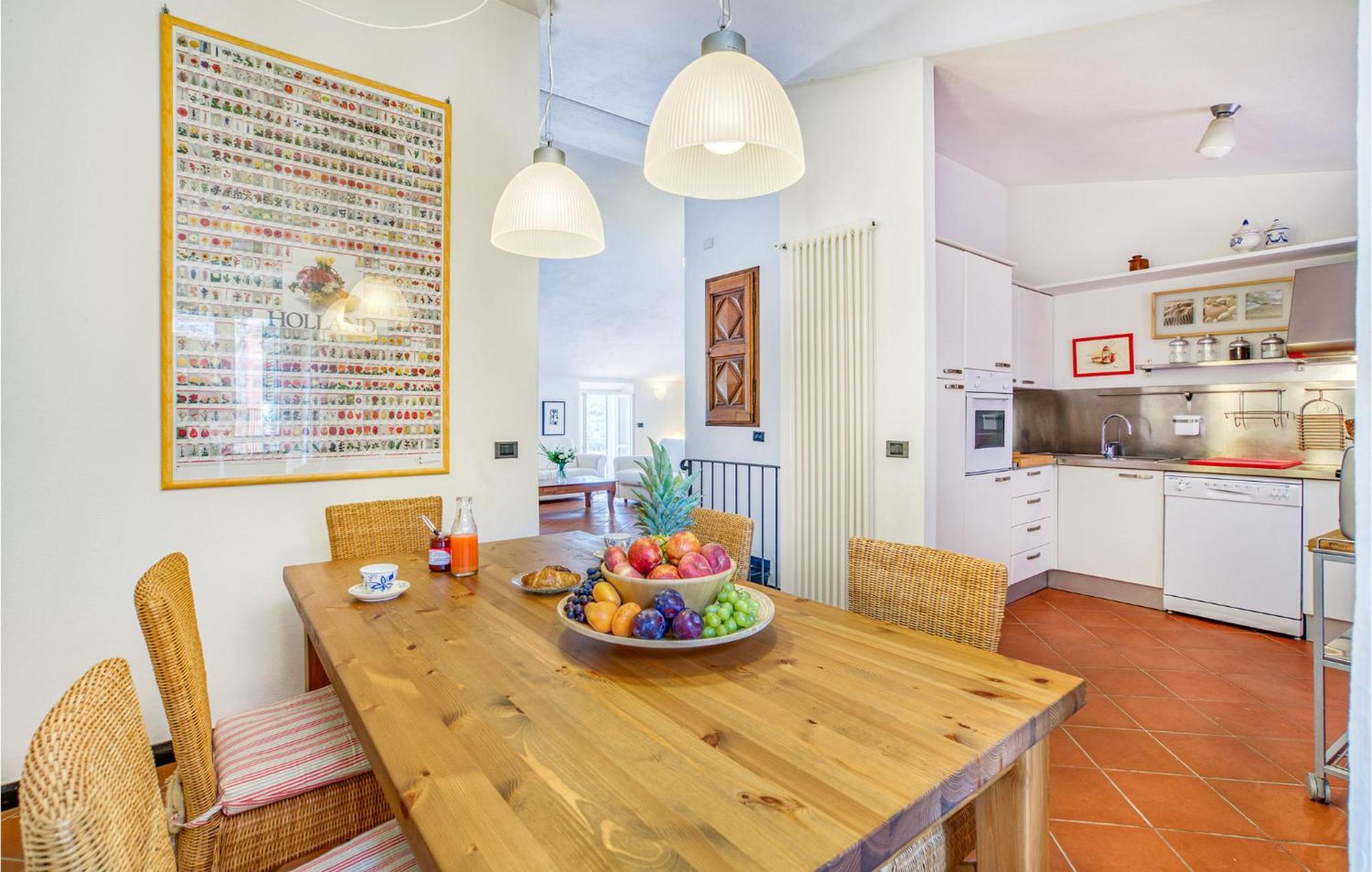 Awesome Home In Moneglia With Kitchen Exterior foto