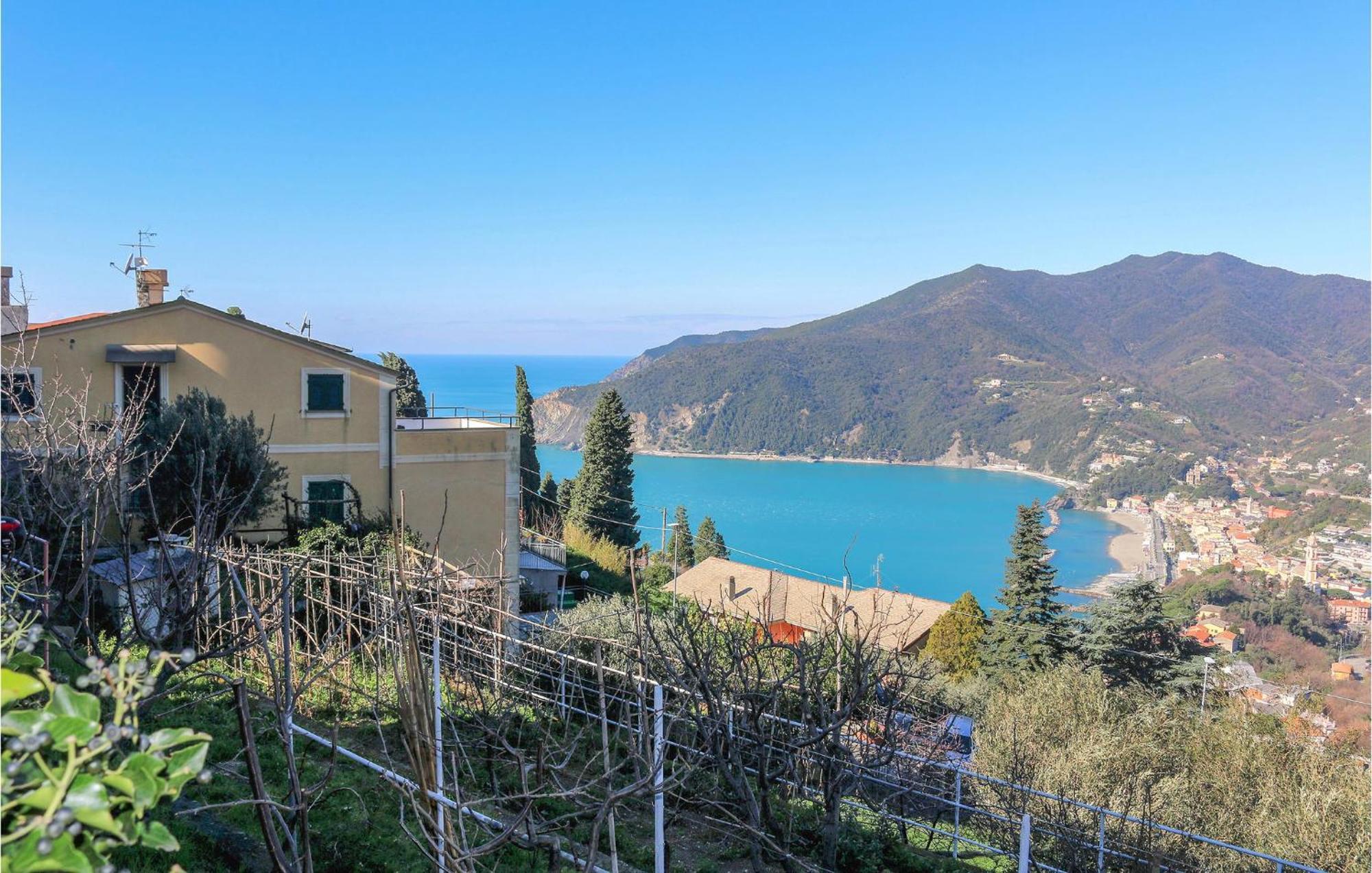 Awesome Home In Moneglia With Kitchen Exterior foto